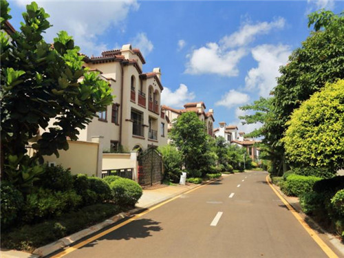 在尖扎县加盟全民果汁开店前景怎么样，如何在尖扎县开一家果汁加盟店